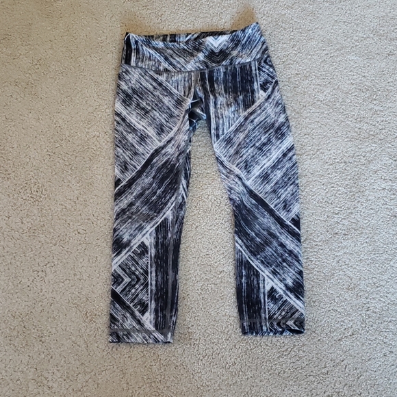 Lululemon wunder under crops - Picture 1 of 4